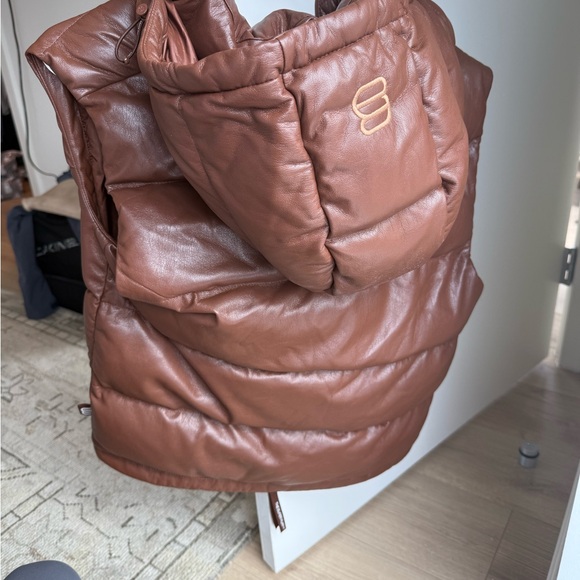 Aritzia Super Puff Original Vest - Picture 3 of 4